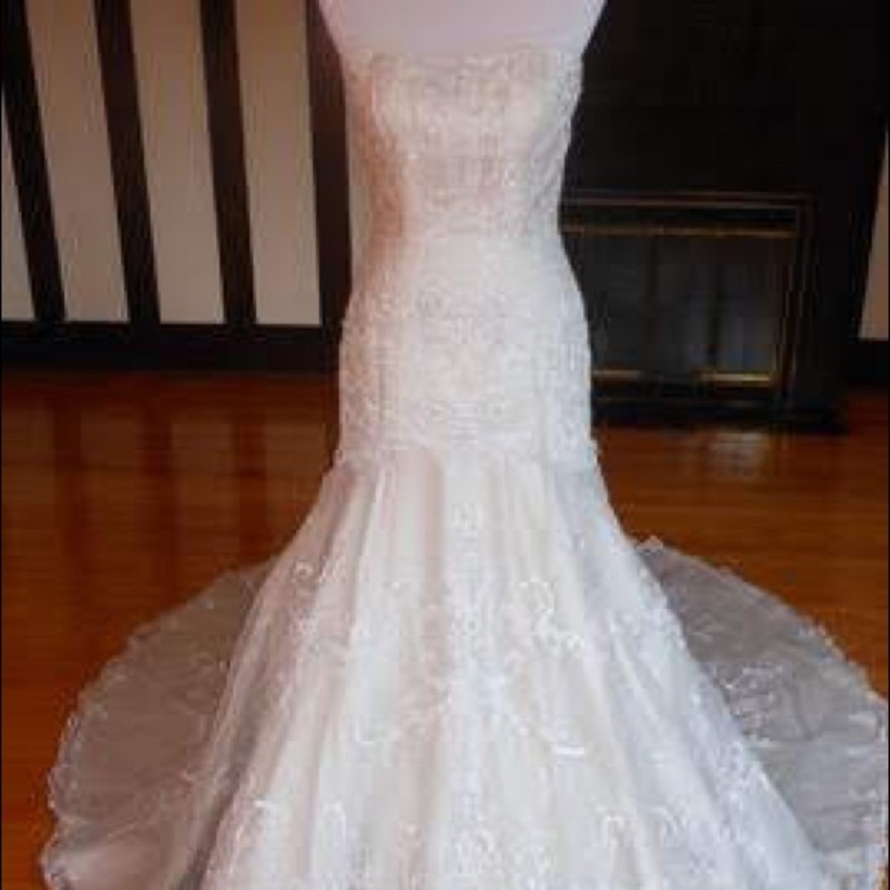 Authentic  Justin Alexander Wedding Gown